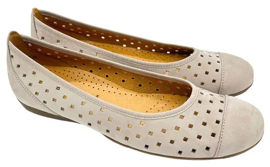 Gabor Ruffle Womens Punched Detail Ballerina Pump 44.169